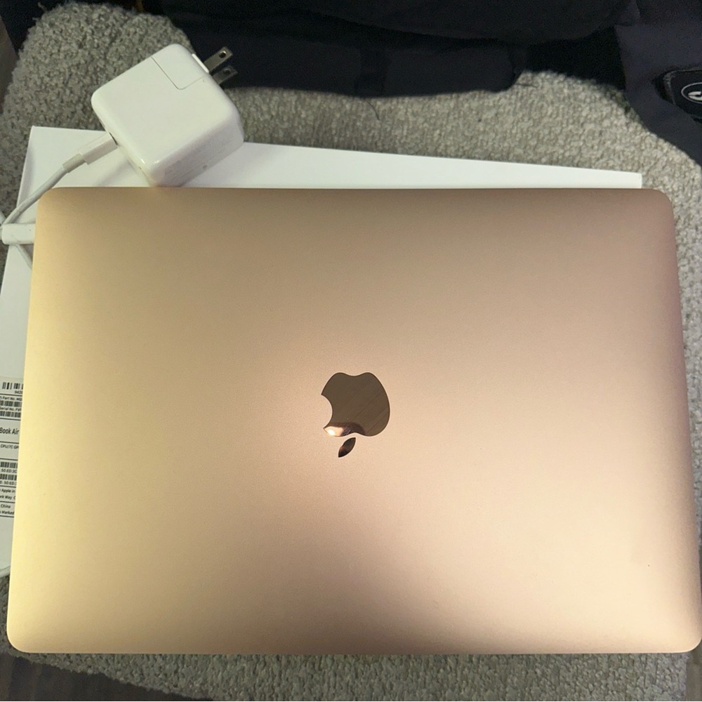 Apple MacBook in Elegant Gold